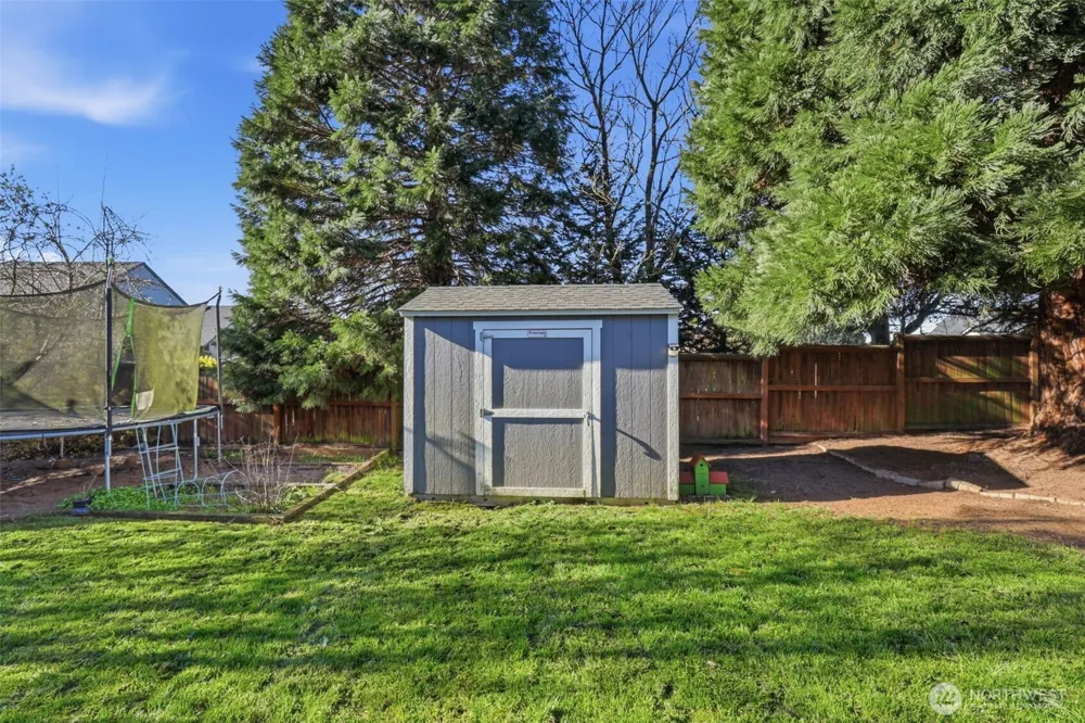 728 E Heritage Loop La Center, WA 98629