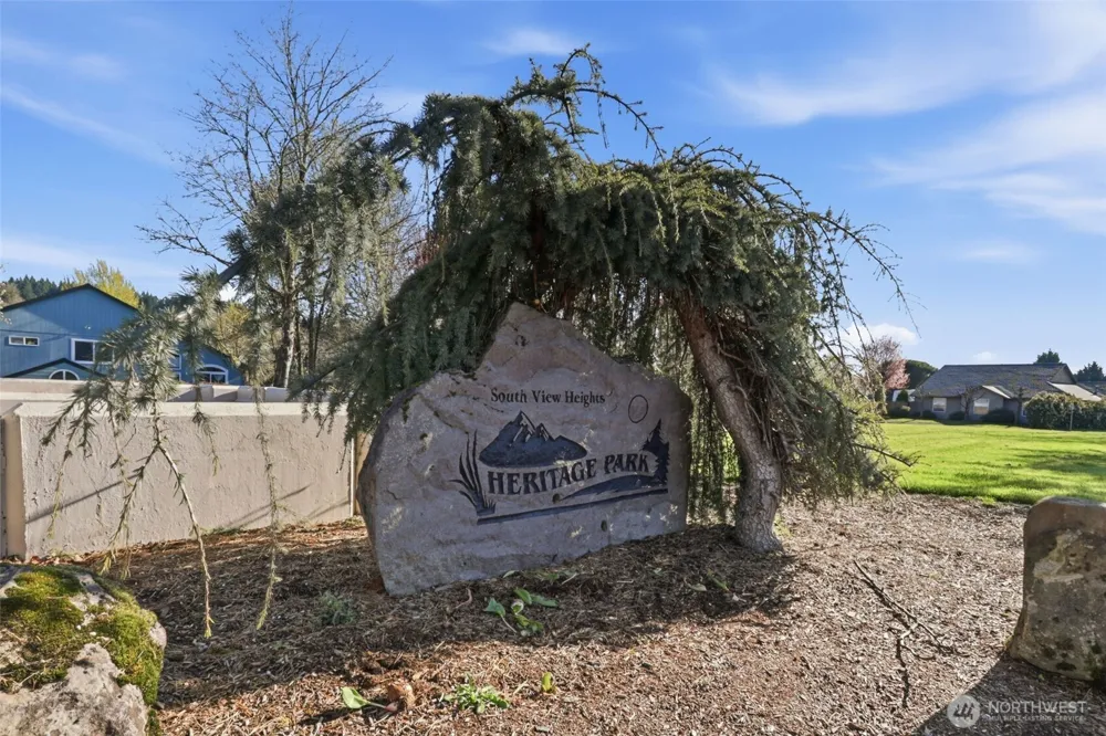 728 E Heritage Loop La Center, WA 98629