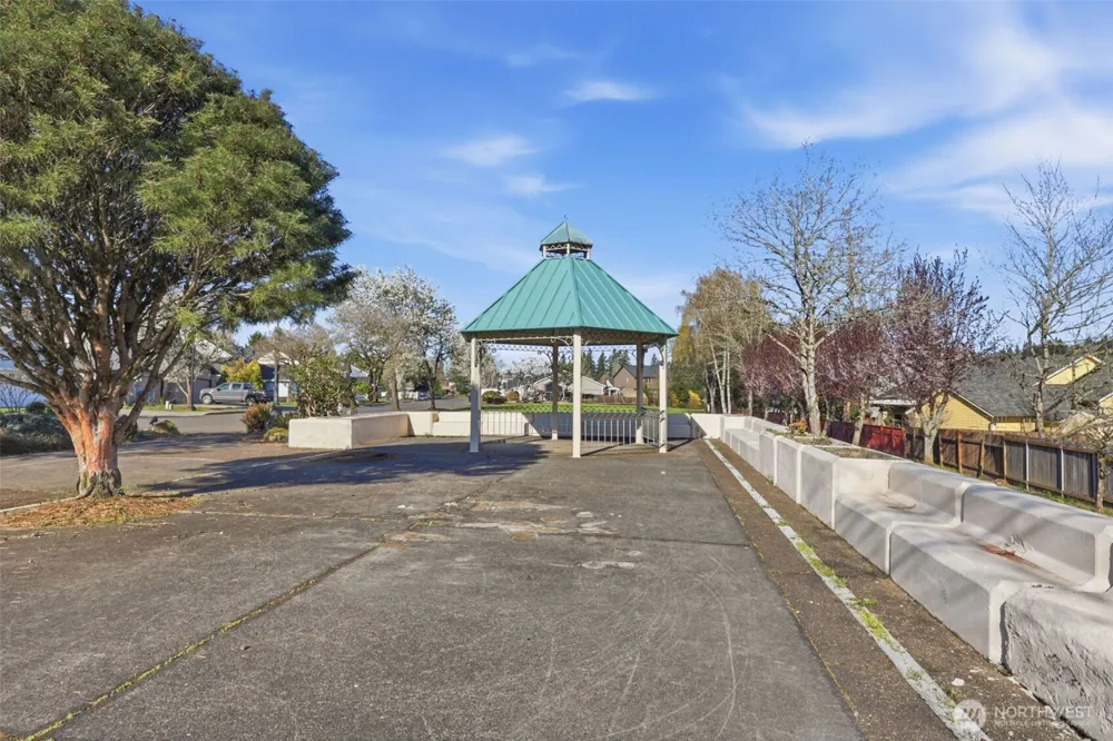 728 E Heritage Loop La Center, WA 98629