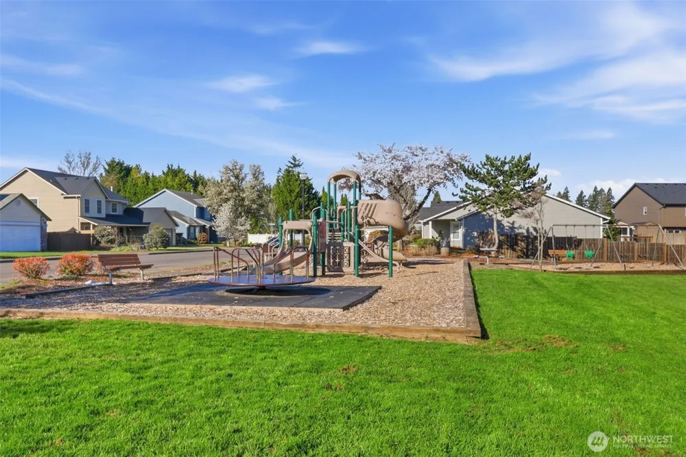 728 E Heritage Loop La Center, WA 98629