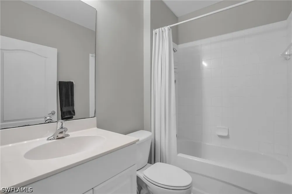 Laurel Greens Lane S #202 Naples, FL 34119