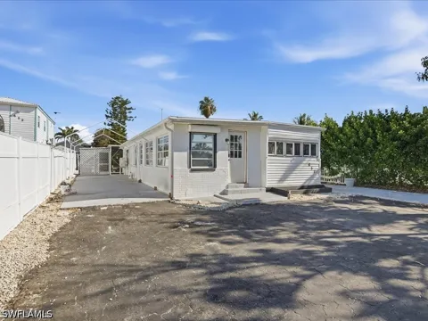 Palm Avenue E