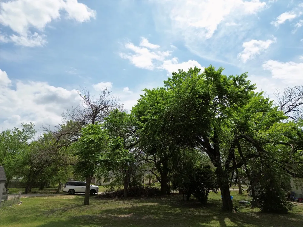 303 E Wolf Street Granger, TX 76530