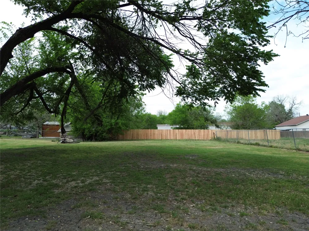 303 E Wolf Street Granger, TX 76530