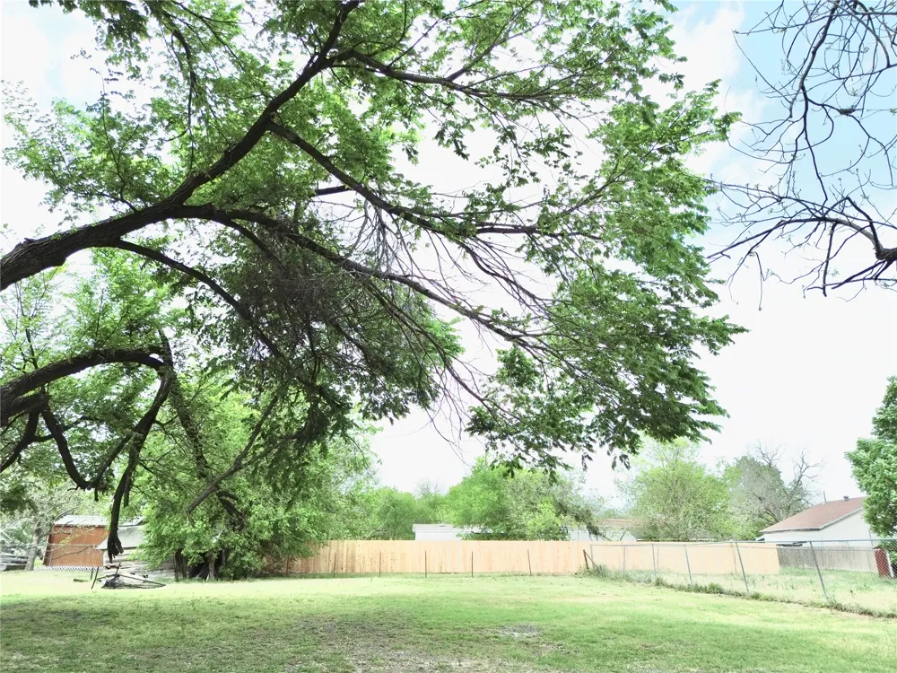 303 E Wolf Street Granger, TX 76530