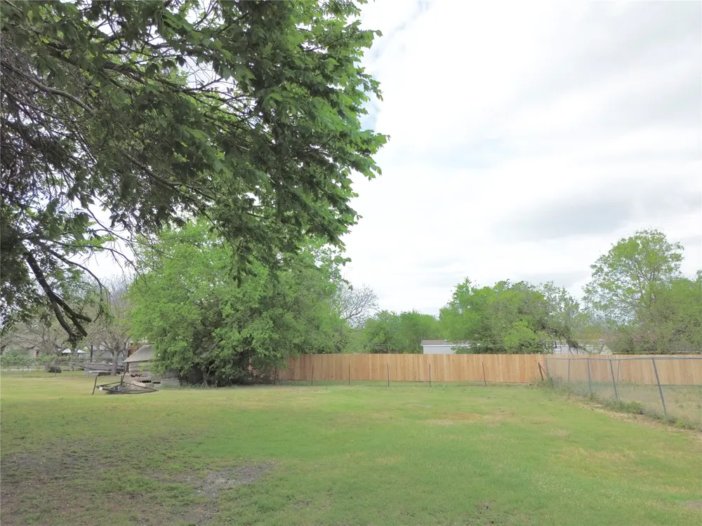 303 E Wolf Street Granger, TX 76530