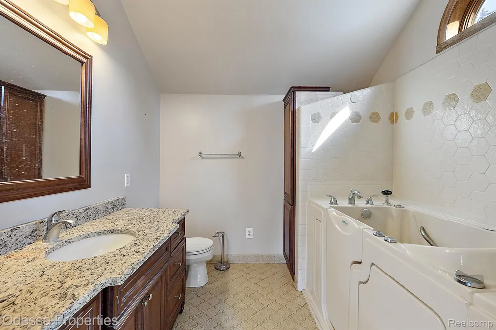 7525 22 MILE ROAD Shelby Charter Township, MI 48317