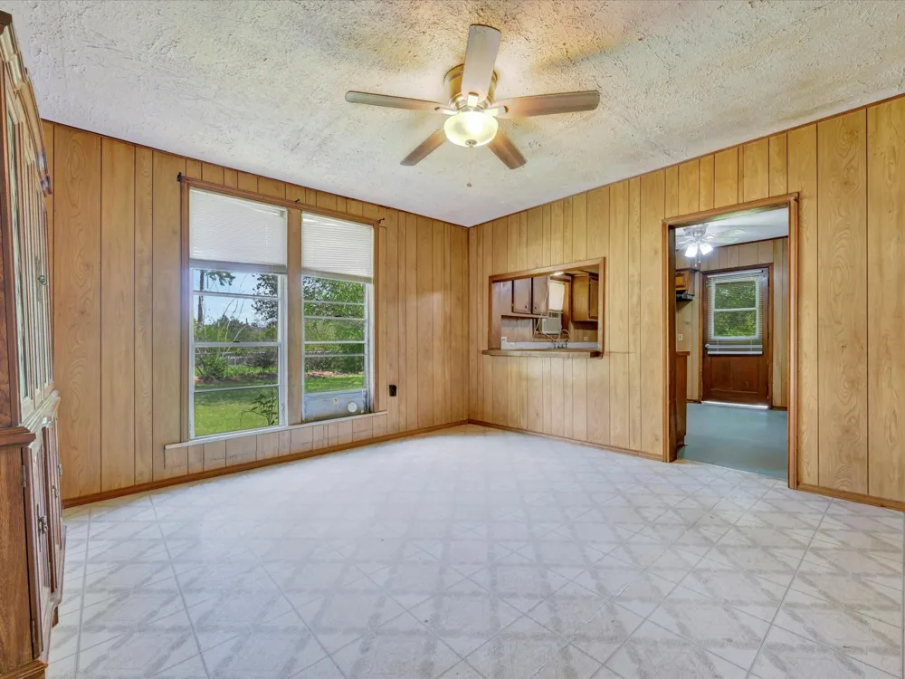 1216 Hendrix Avenue Diboll, TX 75941