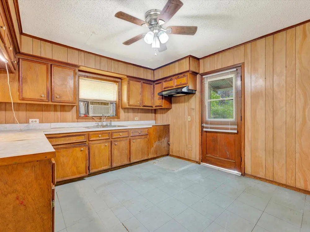 1216 Hendrix Avenue Diboll, TX 75941
