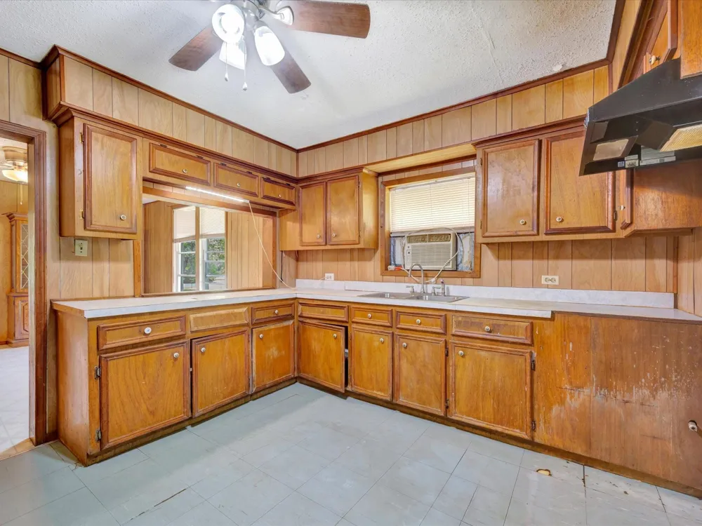 1216 Hendrix Avenue Diboll, TX 75941