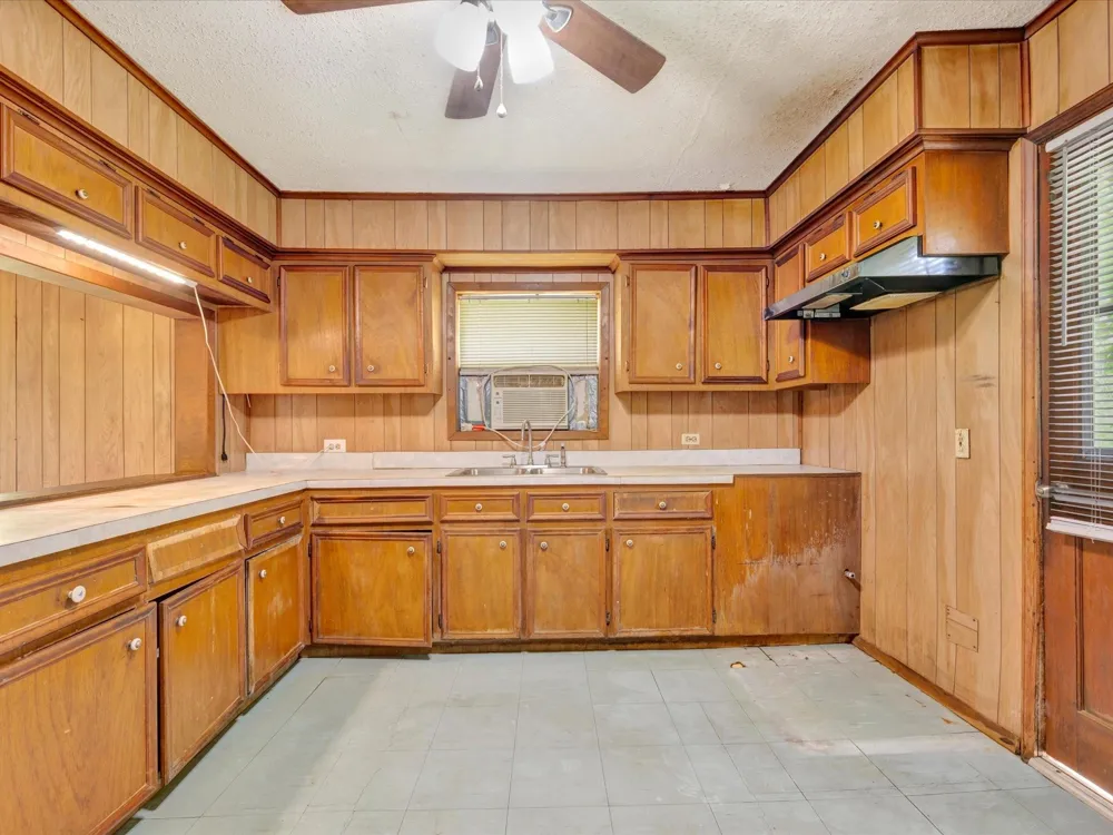 1216 Hendrix Avenue Diboll, TX 75941