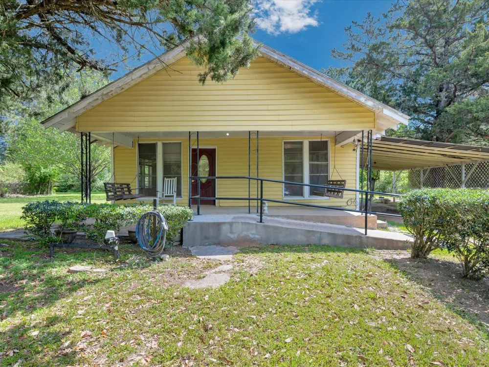 1216 Hendrix Avenue Diboll, TX 75941