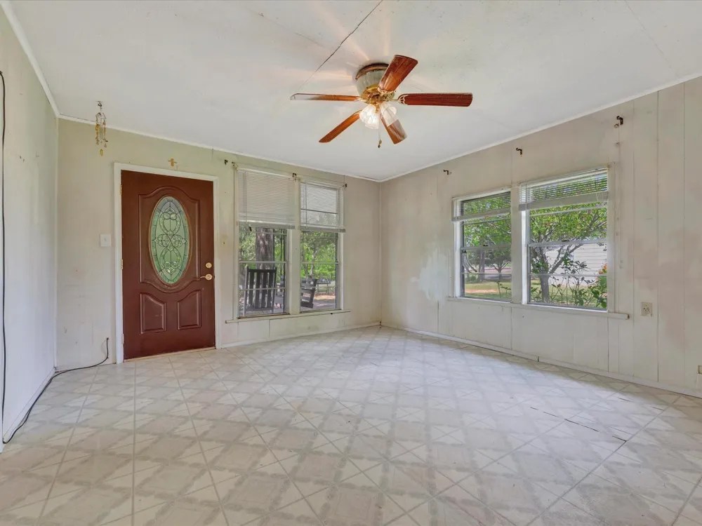 1216 Hendrix Avenue Diboll, TX 75941