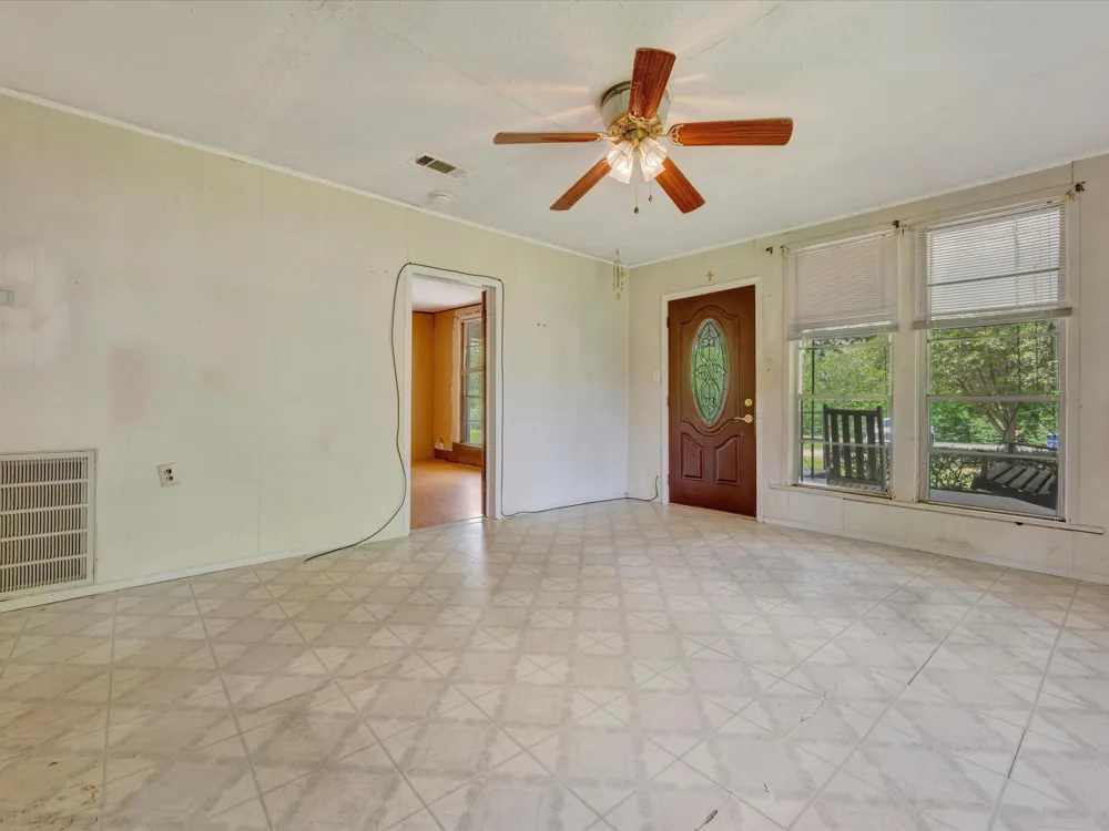 1216 Hendrix Avenue Diboll, TX 75941