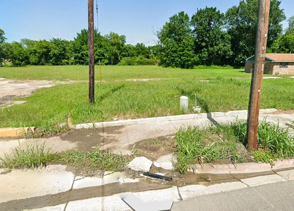 1501 S La Salle Street Navasota, TX 77868