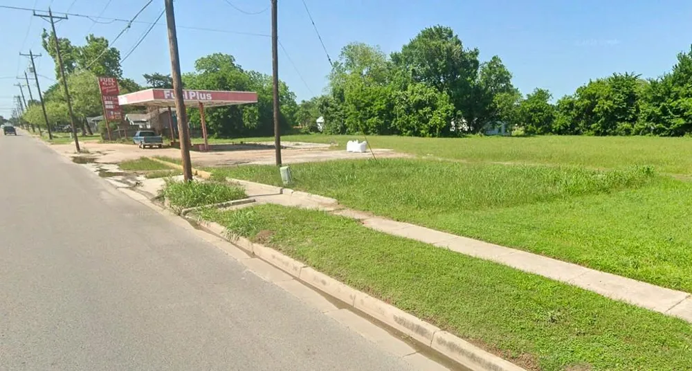 1501 S La Salle Street Navasota, TX 77868