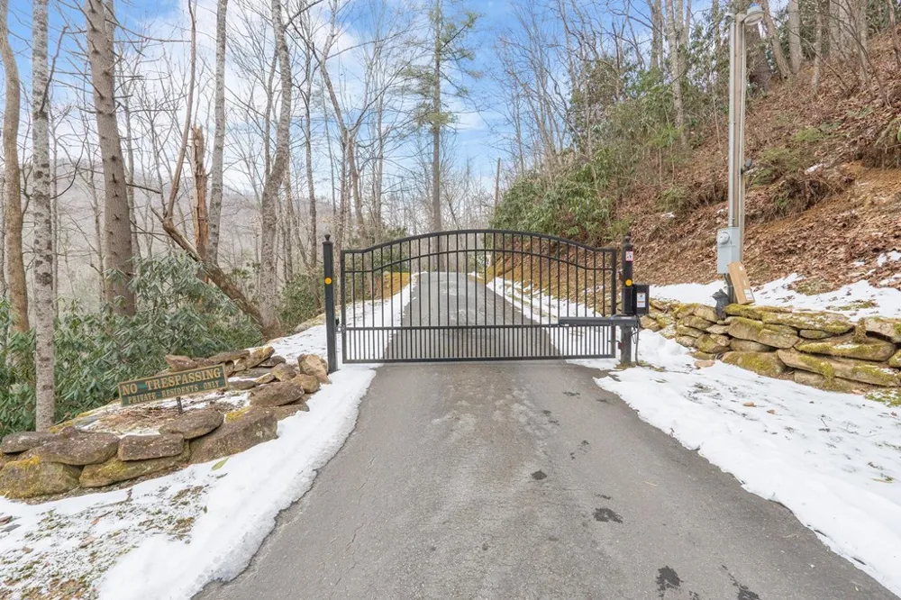 Parachute Ridge Glenville, NC 28736