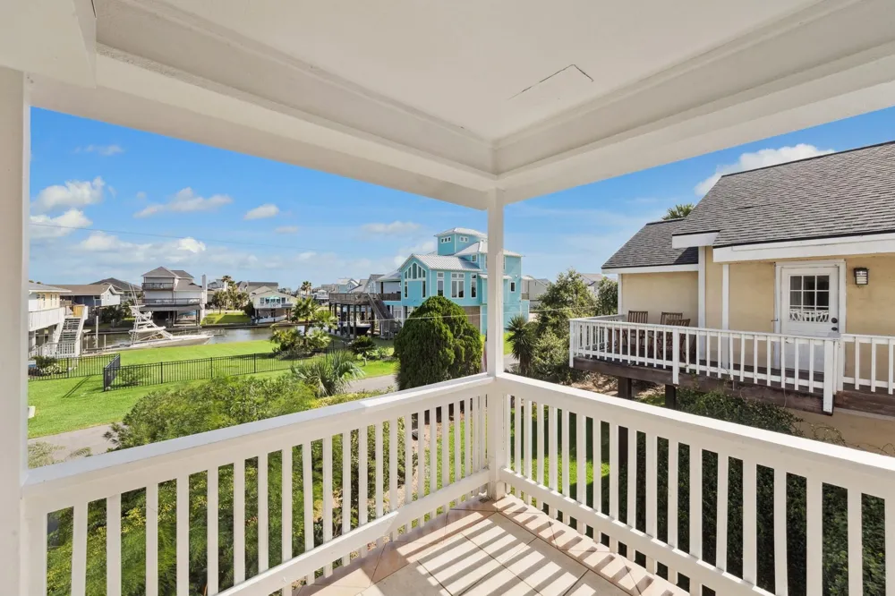 1330 Coral Way Tiki Island, TX 77554
