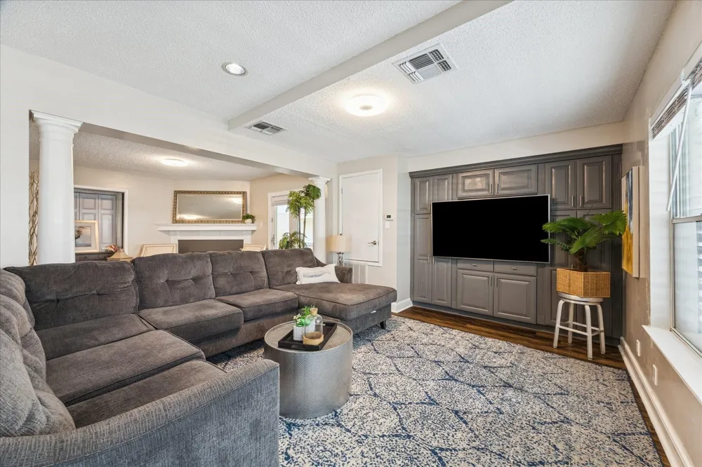 1330 Coral Way Tiki Island, TX 77554