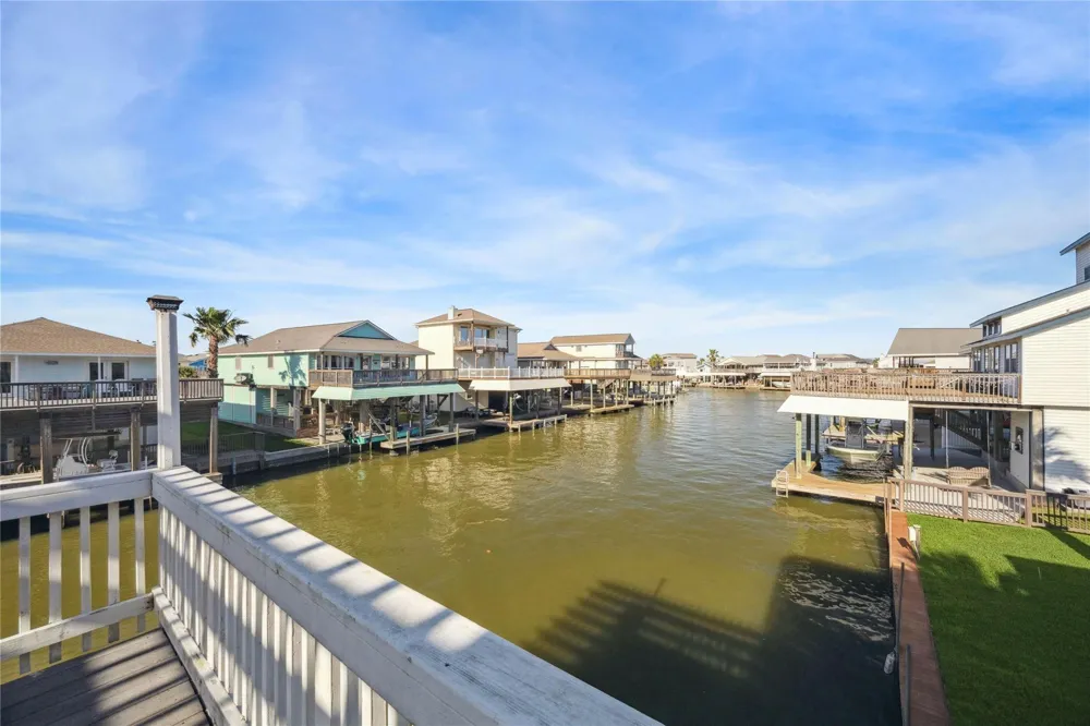 1330 Coral Way Tiki Island, TX 77554