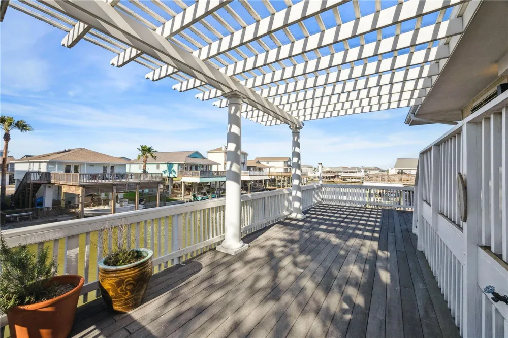 1330 Coral Way Tiki Island, TX 77554