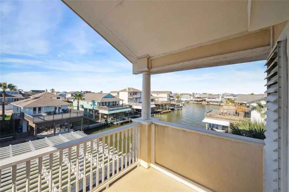 1330 Coral Way Tiki Island, TX 77554