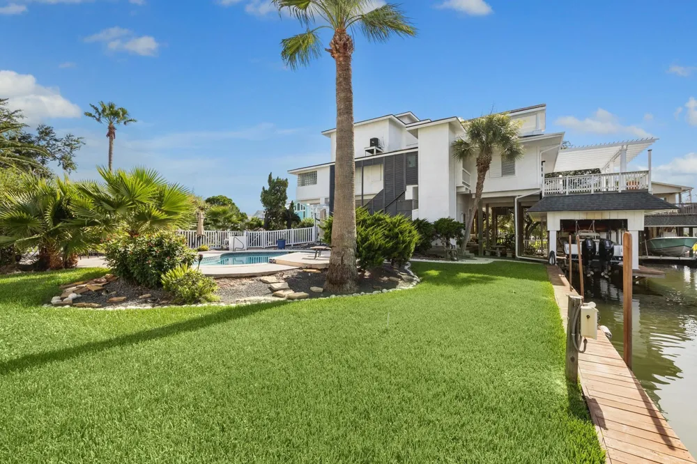 1330 Coral Way Tiki Island, TX 77554