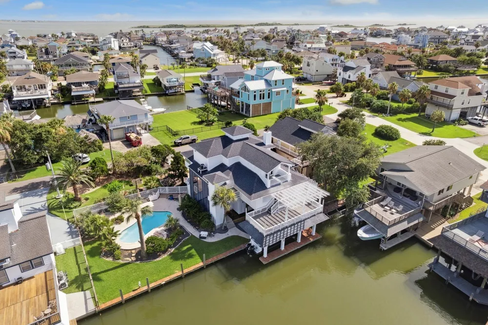 1330 Coral Way Tiki Island, TX 77554