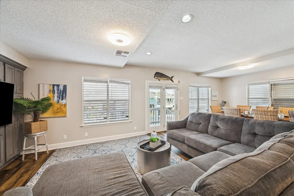 1330 Coral Way Tiki Island, TX 77554