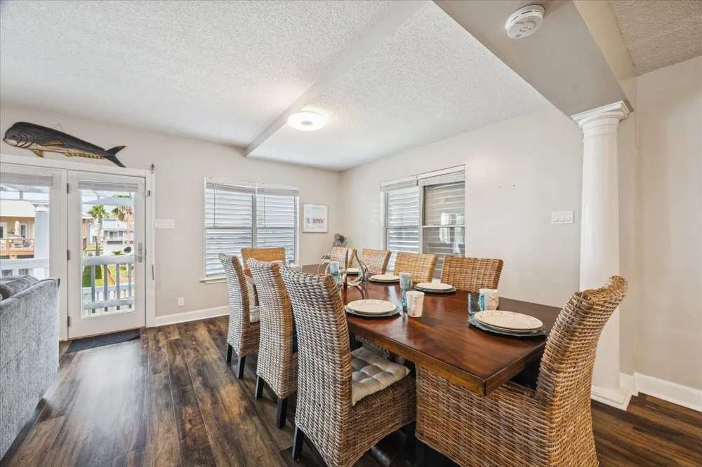 1330 Coral Way Tiki Island, TX 77554