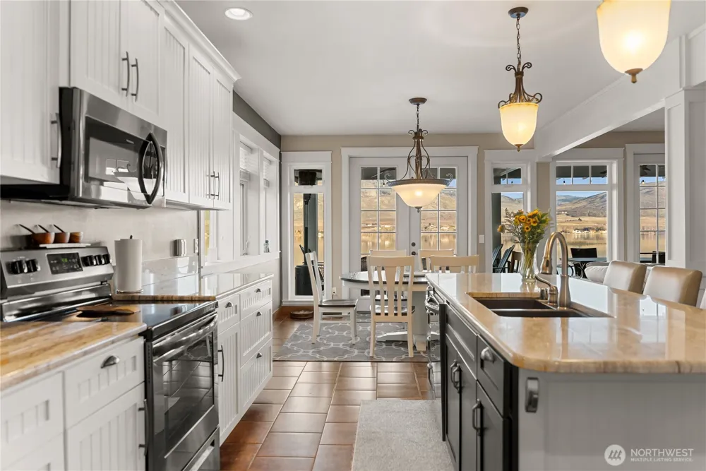 14 Turtle Lane Oroville, WA 98844