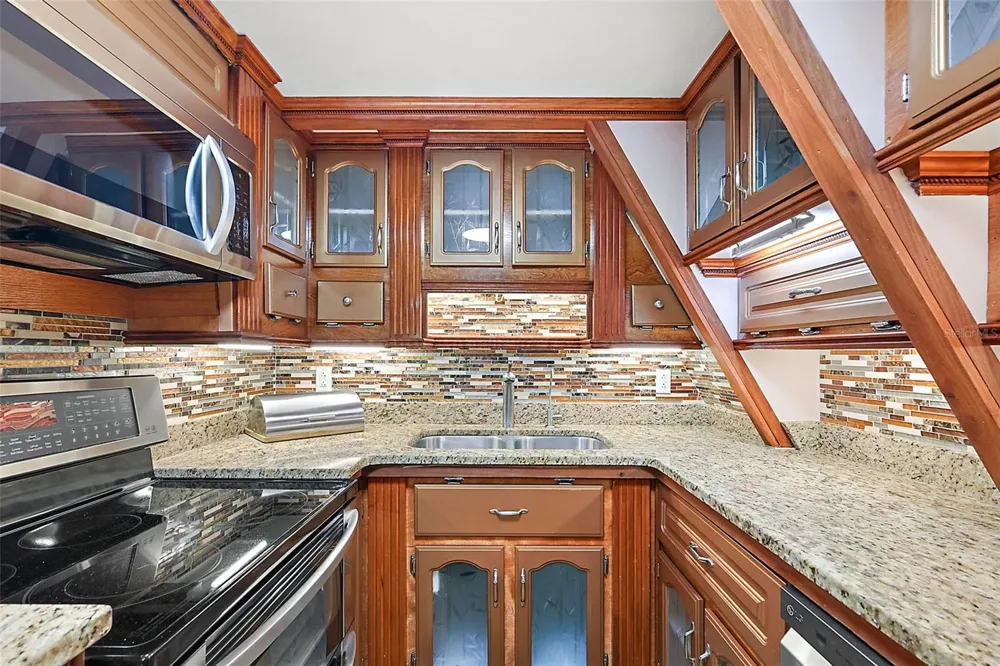 507 LAKESHORE DRIVE Eustis, FL 32726