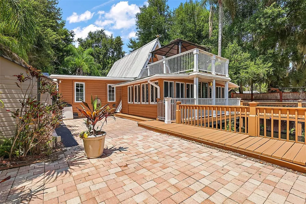 507 LAKESHORE DRIVE Eustis, FL 32726