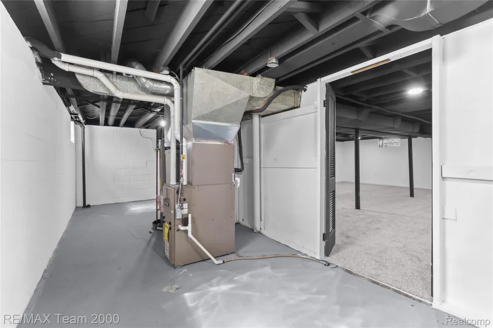 21171 Westhampton Street Oak Park City, MI 48237