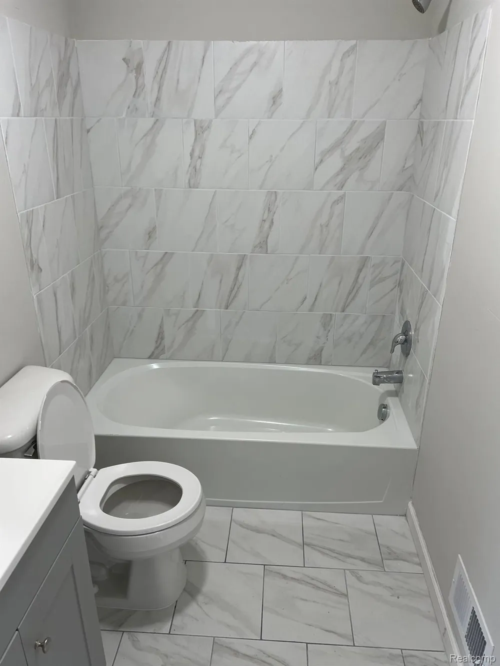 26 WABASH STREET #3 Milan City, MI 48160
