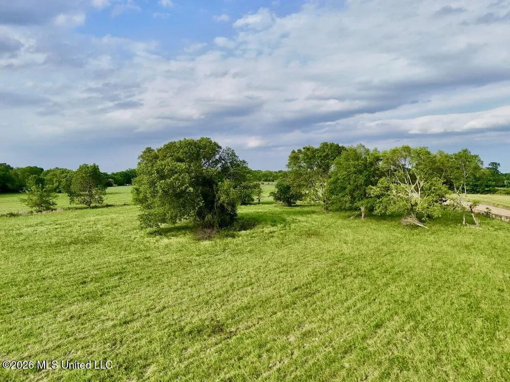 00022 Hwy 22 Flora, MS 39071