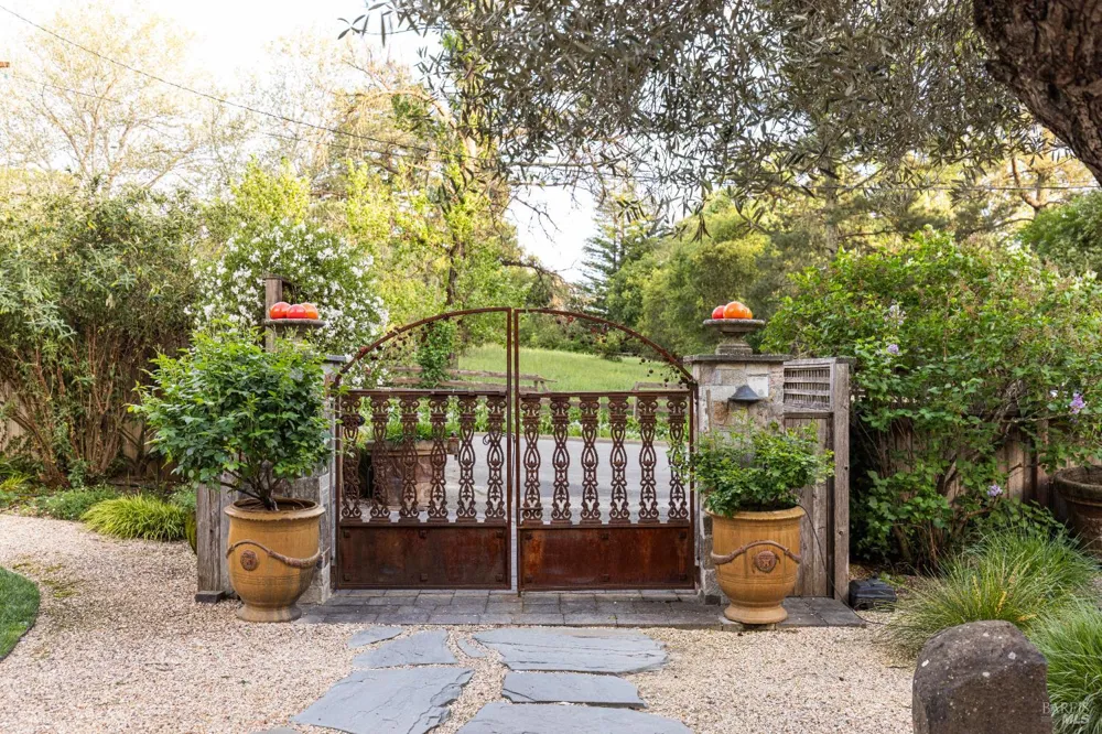 3000 Warm Springs Road Glen Ellen, CA 95442