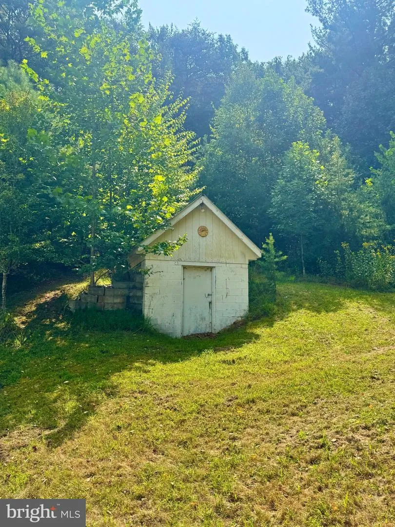 378 INDIAN TRAIL Seneca Rocks, WV 26884
