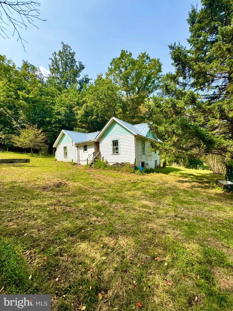 378 INDIAN TRAIL Seneca Rocks, WV 26884