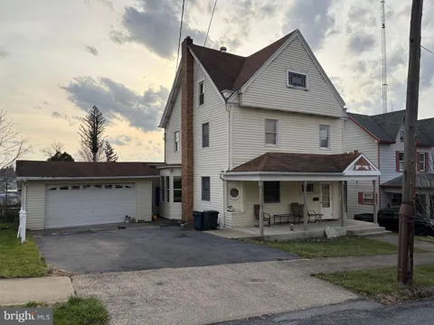 219 SOUTH FRONT STREET