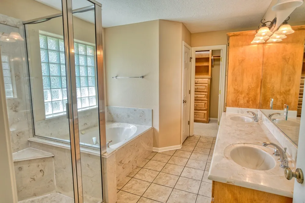 309 Williamsburg Clute, TX 77531