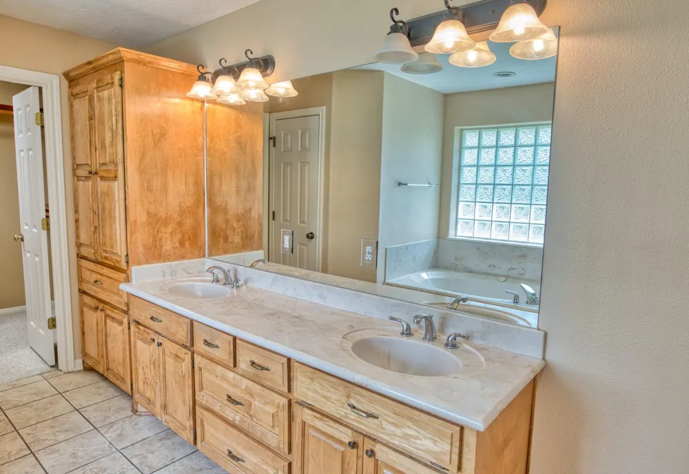 309 Williamsburg Clute, TX 77531