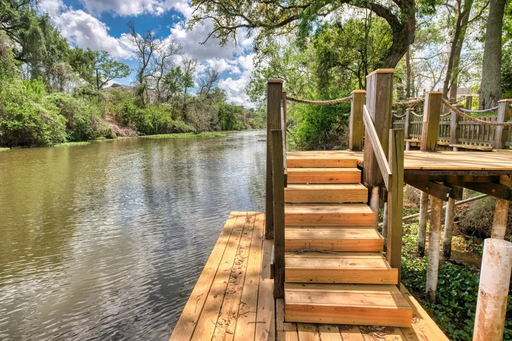 309 Williamsburg Clute, TX 77531