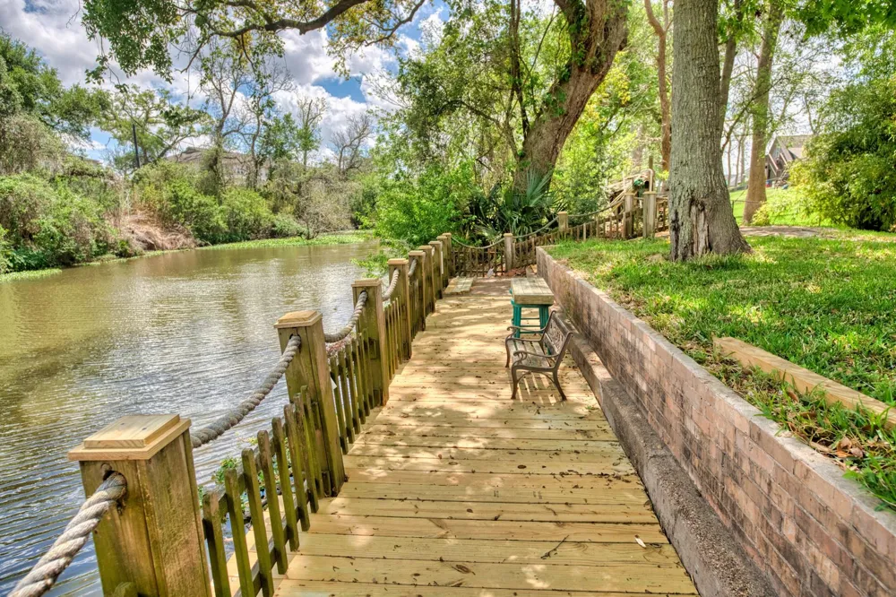 309 Williamsburg Clute, TX 77531