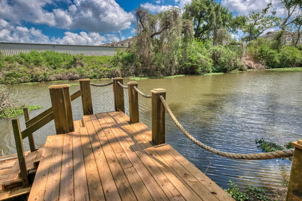309 Williamsburg Clute, TX 77531