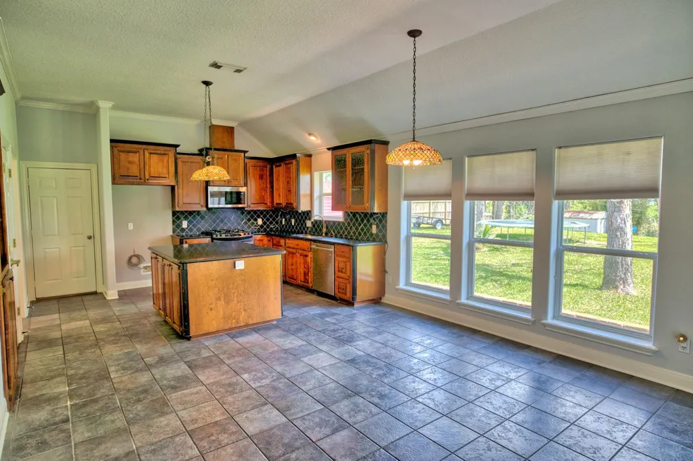 309 Williamsburg Clute, TX 77531