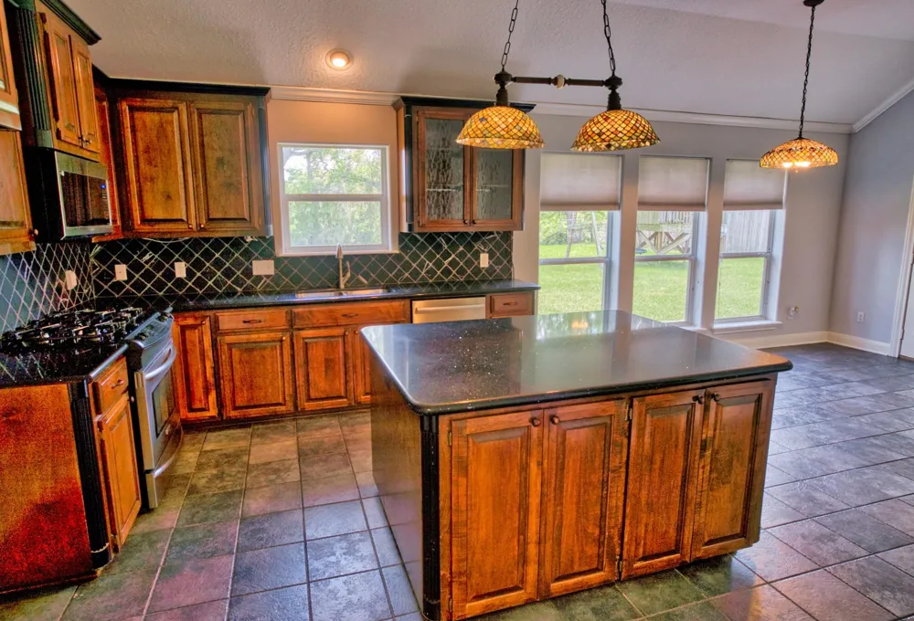 309 Williamsburg Clute, TX 77531