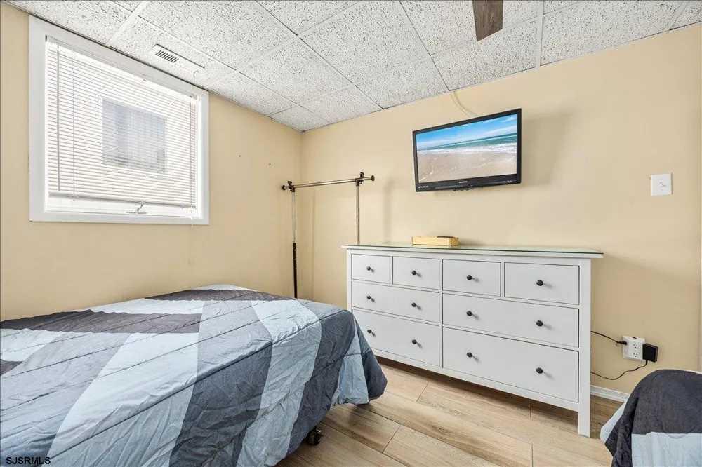 406 E Monterey Ave Wildwood Crest, NJ 08260