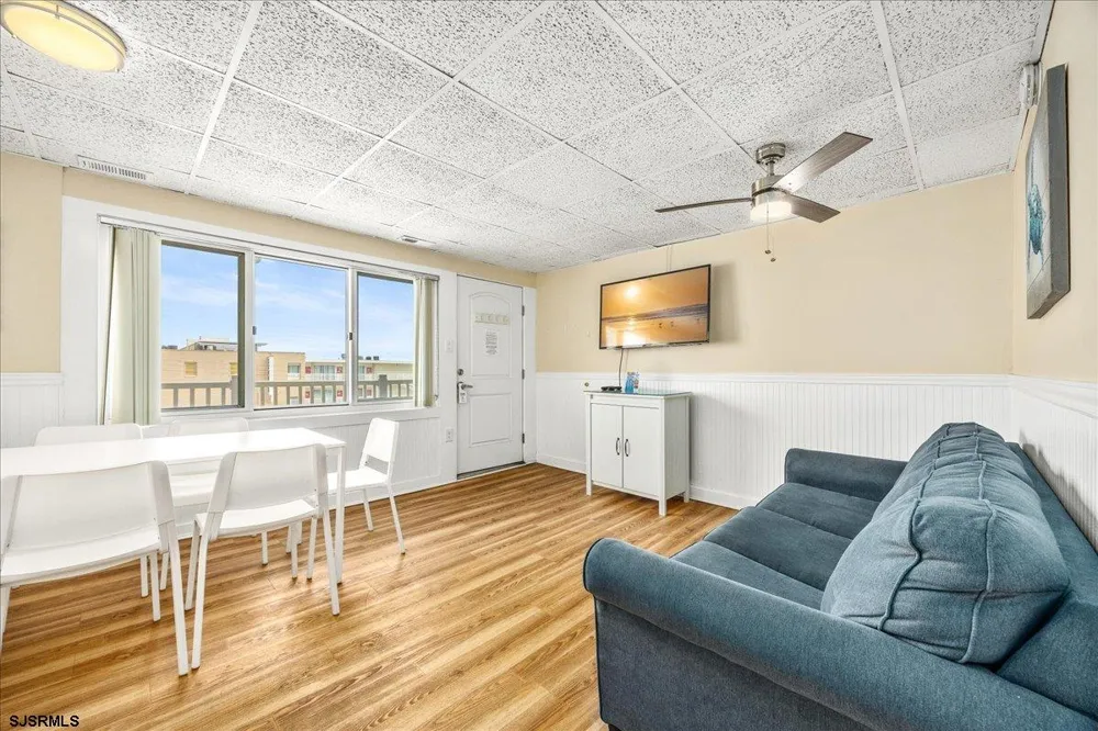 406 E Monterey Ave Wildwood Crest, NJ 08260