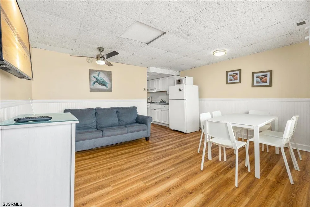 406 E Monterey Ave Wildwood Crest, NJ 08260